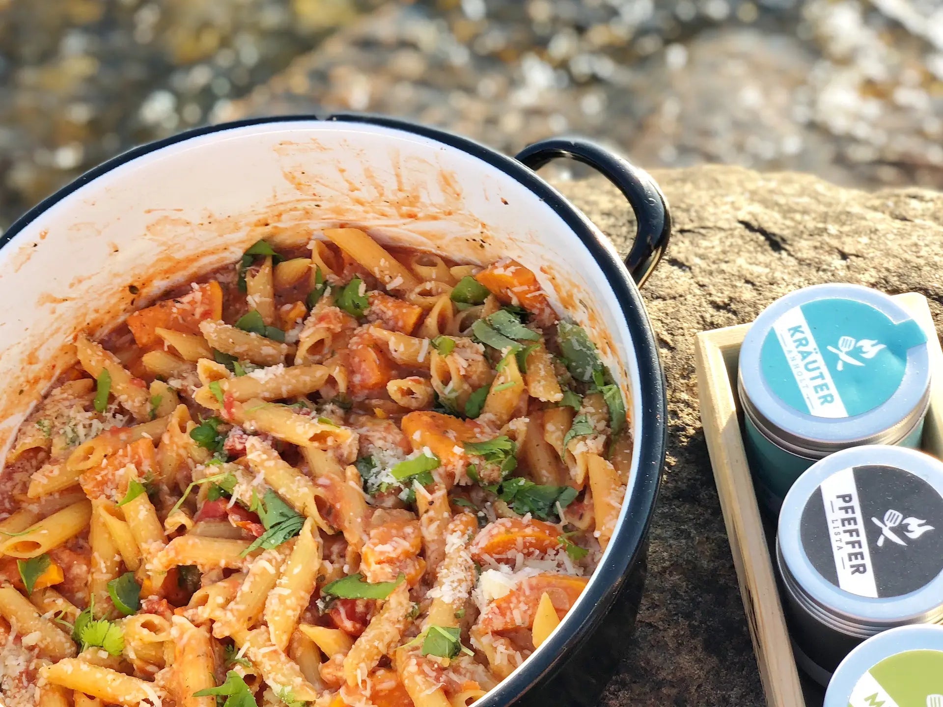 One-Pot-Penne mit Süßkartoffeln und Tomaten