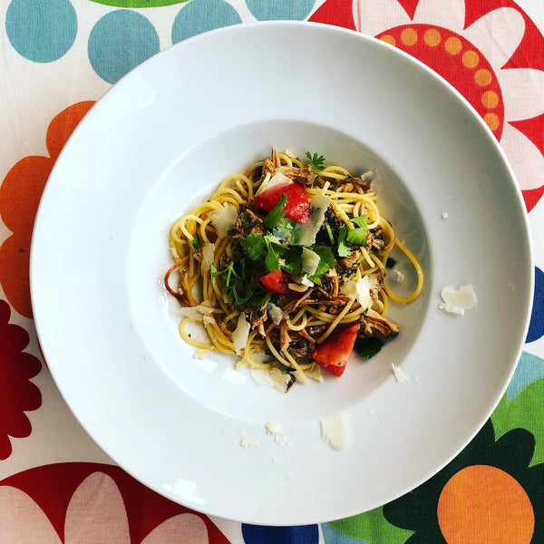 Pasta mit Pfifferlingen, Tomaten und Petersilie