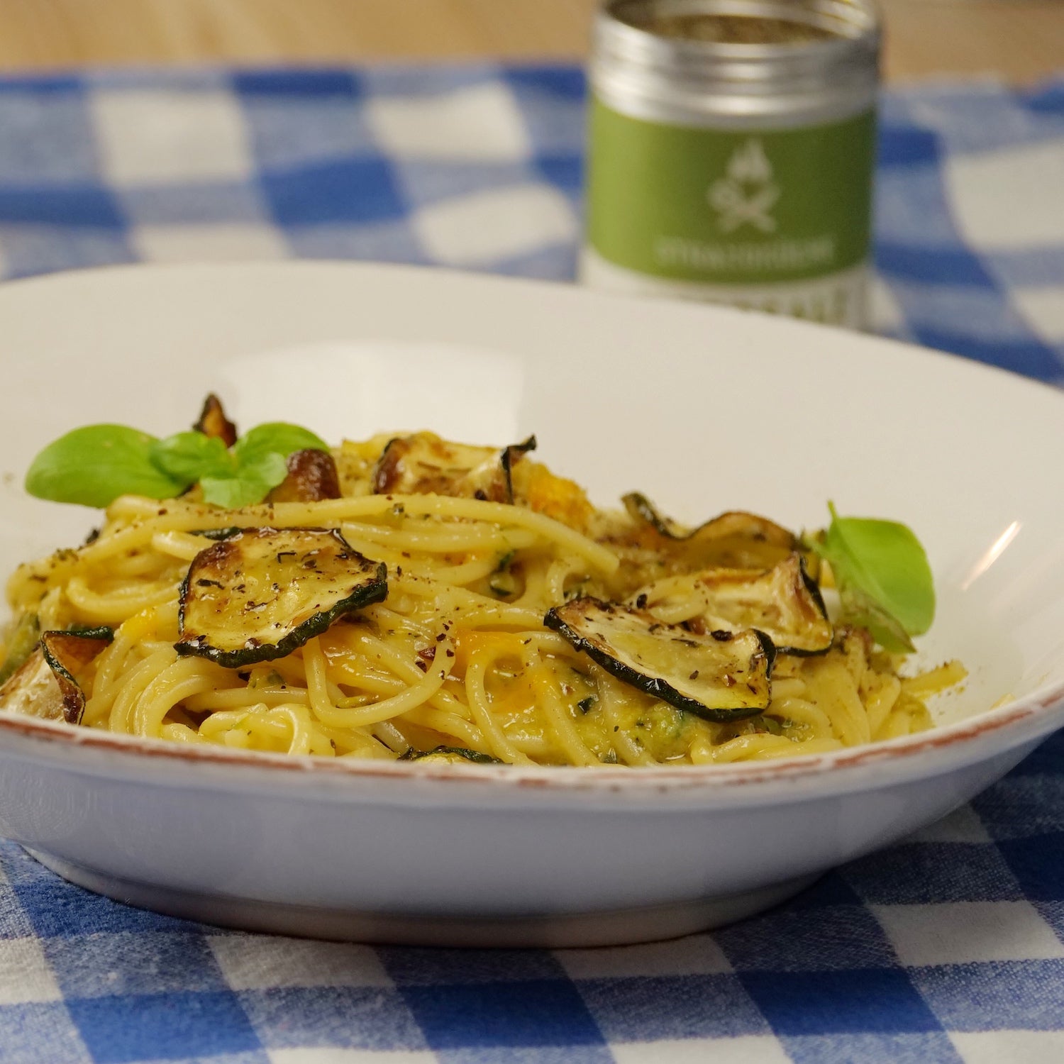 Spaghetti alla Nerano - Pasta mit geroesteten Zucchini