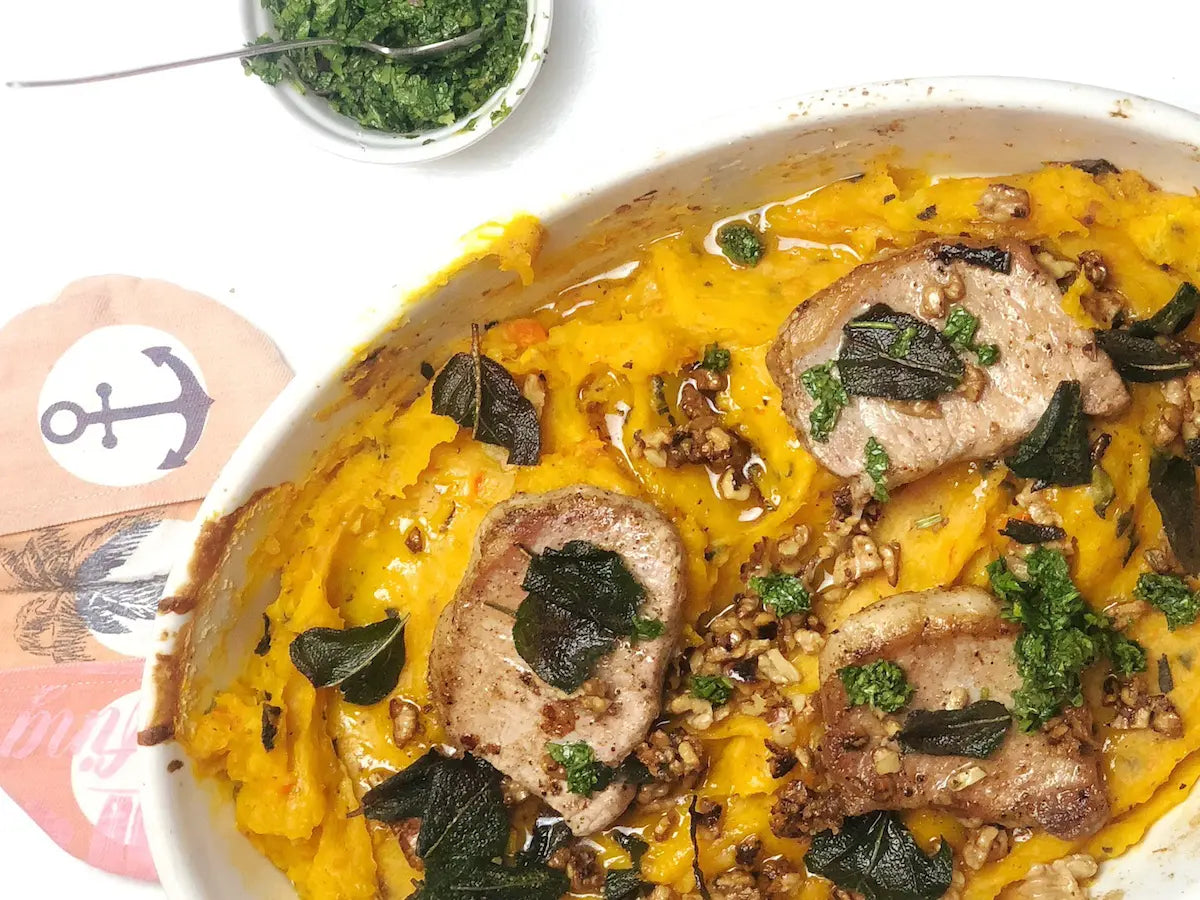 Iberico Karree mit Kürbispüree, Walnüssen und Salbei