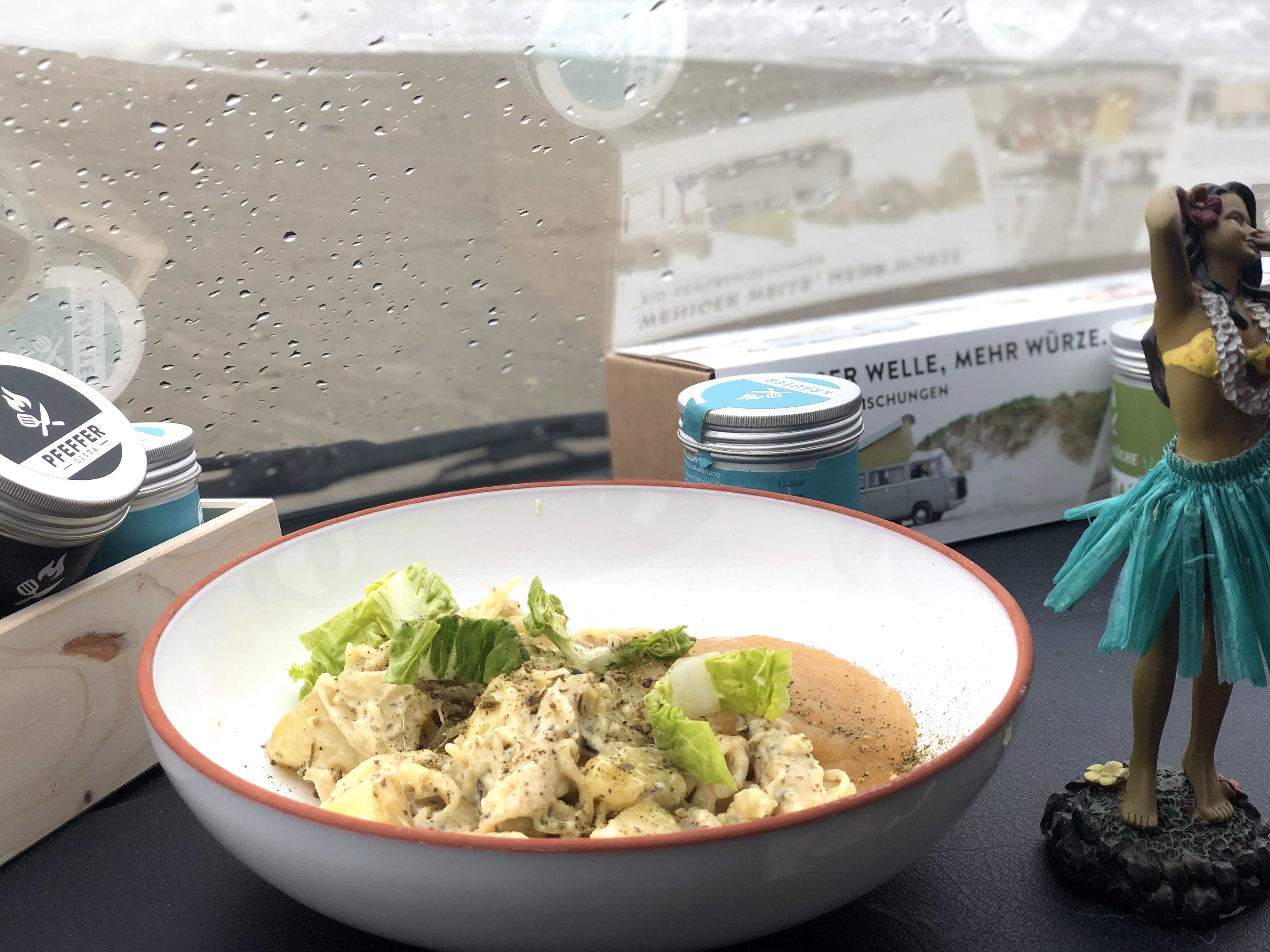 One-Pot-Pasta mit Kartoffeln und Apfelmus