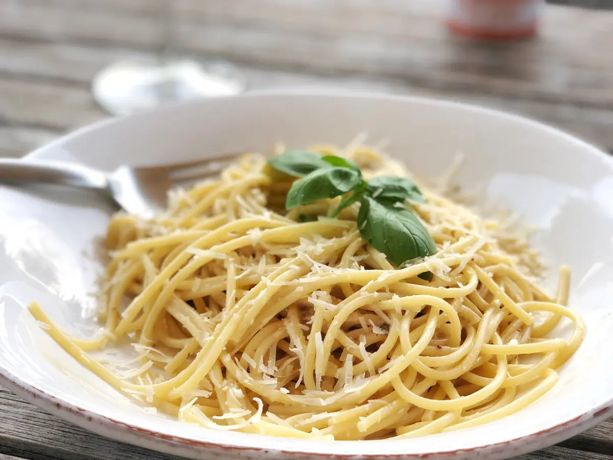 Spaghetti con aglio e acciugheal - Spaghetti mit Knoblauch und Sardellen