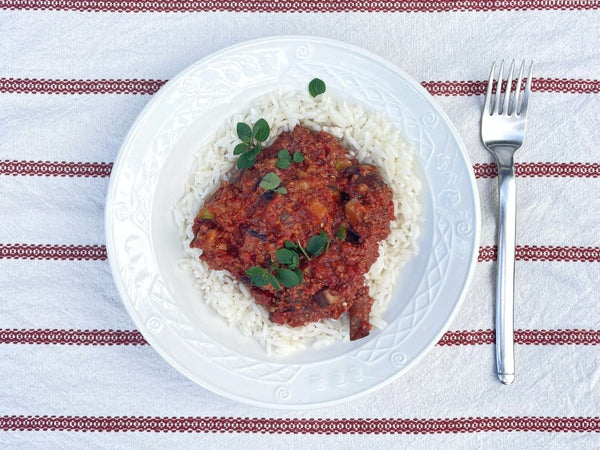 Vegane Hackpfanne mit Aubergine und Reis